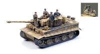 German Tiger I Late Version w/Ace Commander And Crew Set (8 Figures)